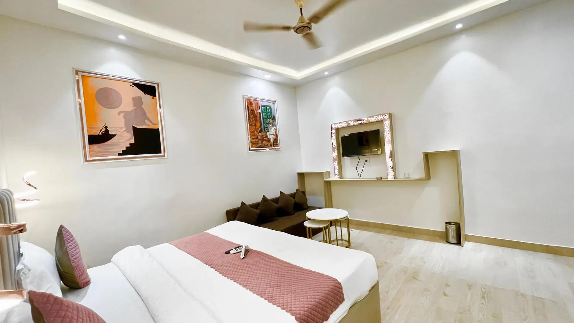 Hotel The Banaras Stay ! Varanasi होटल द बनारस स्टे, பனாரஸ் தங்கும் ஹோட்டல்F, Air-Conditioned Hotel With Off Site Parking Availability, Near Kashi Vishwanath Temple, And Ganga Ghat 4*,  Hindistan