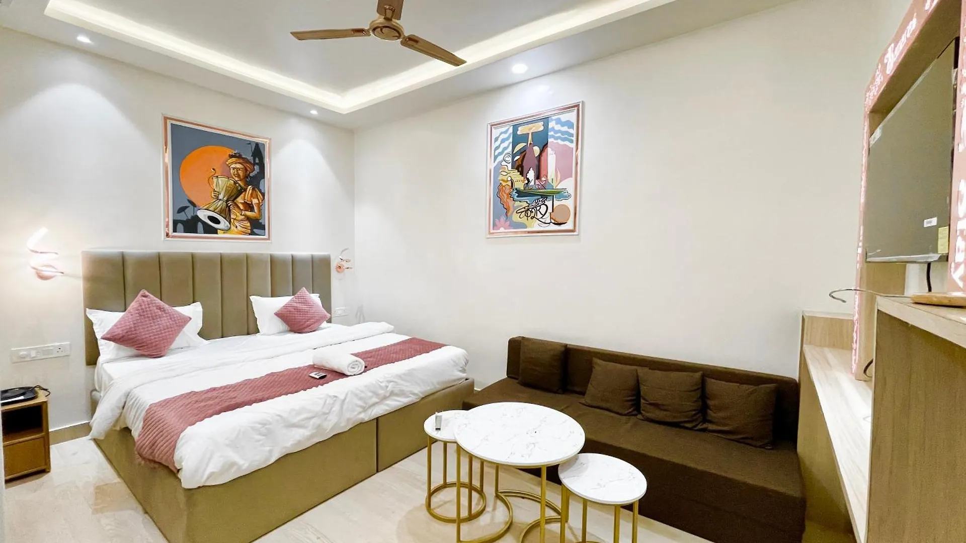 Hotel The Banaras Stay ! Varanasi होटल द बनारस स्टे, பனாரஸ் தங்கும் ஹோட்டல்F, Air-Conditioned Hotel With Off Site Parking Availability, Near Kashi Vishwanath Temple, And Ganga Ghat