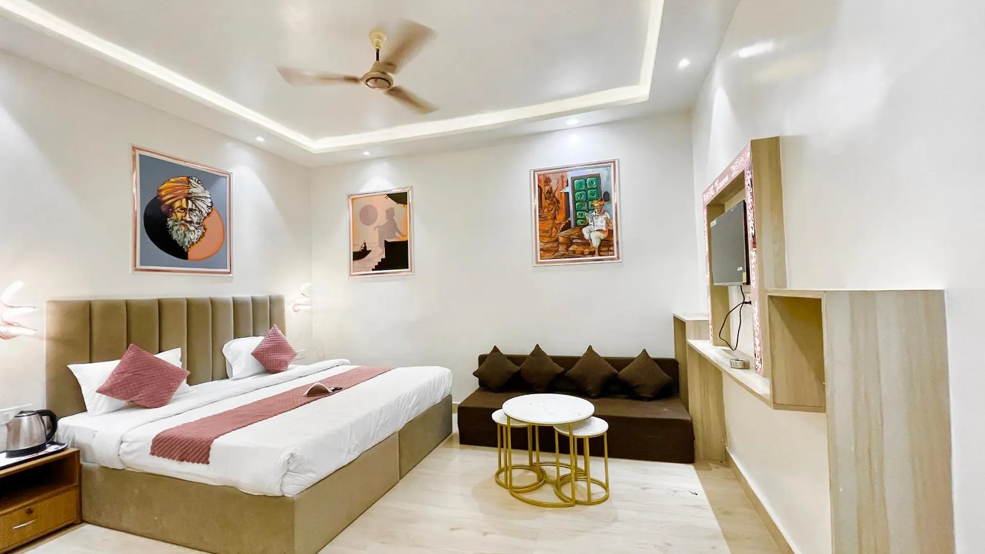 Hotel The Banaras Stay ! Varanasi होटल द बनारस स्टे, பனாரஸ் தங்கும் ஹோட்டல்F, Air-Conditioned Hotel With Off Site Parking Availability, Near Kashi Vishwanath Temple, And Ganga Ghat 4*,