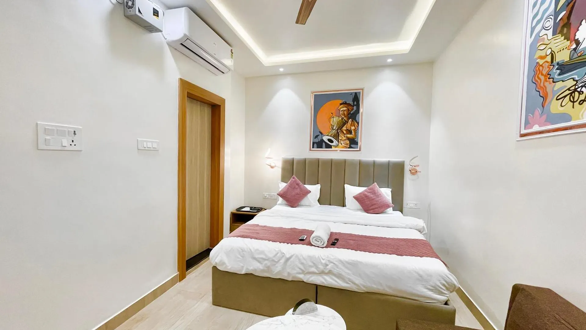 Hotel The Banaras Stay ! Varanasi होटल द बनारस स्टे, பனாரஸ் தங்கும் ஹோட்டல்F, Air-Conditioned Hotel With Off Site Parking Availability, Near Kashi Vishwanath Temple, And Ganga Ghat